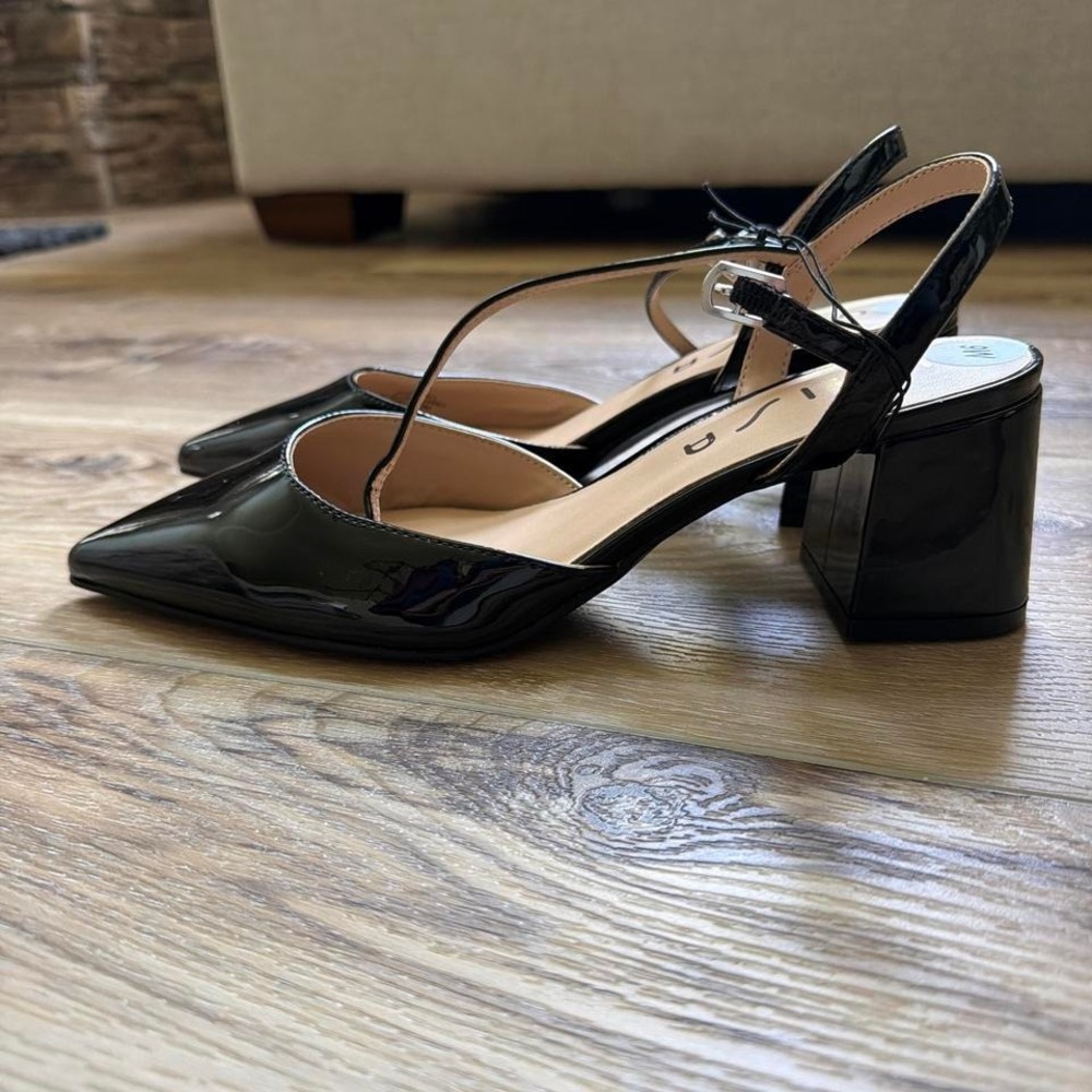 NWOB Unisa Black Patent Pointed Toe Slingback Heels Size 9W Wide Corpcore Chic
